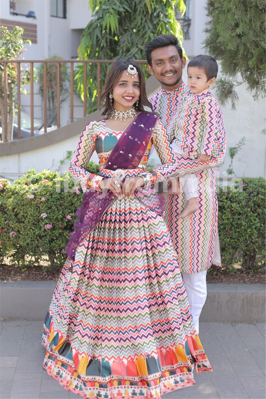 Family Matching Dress Set MOTHER FATHER SON Twinning Dress IBUY-1112B Traditional Family Combo Dress for Birthday Theme